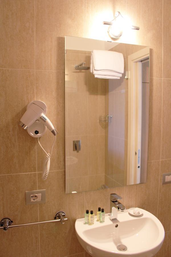 Dolcedorme Garni Hotel ปาร์มา ภายนอก รูปภาพ