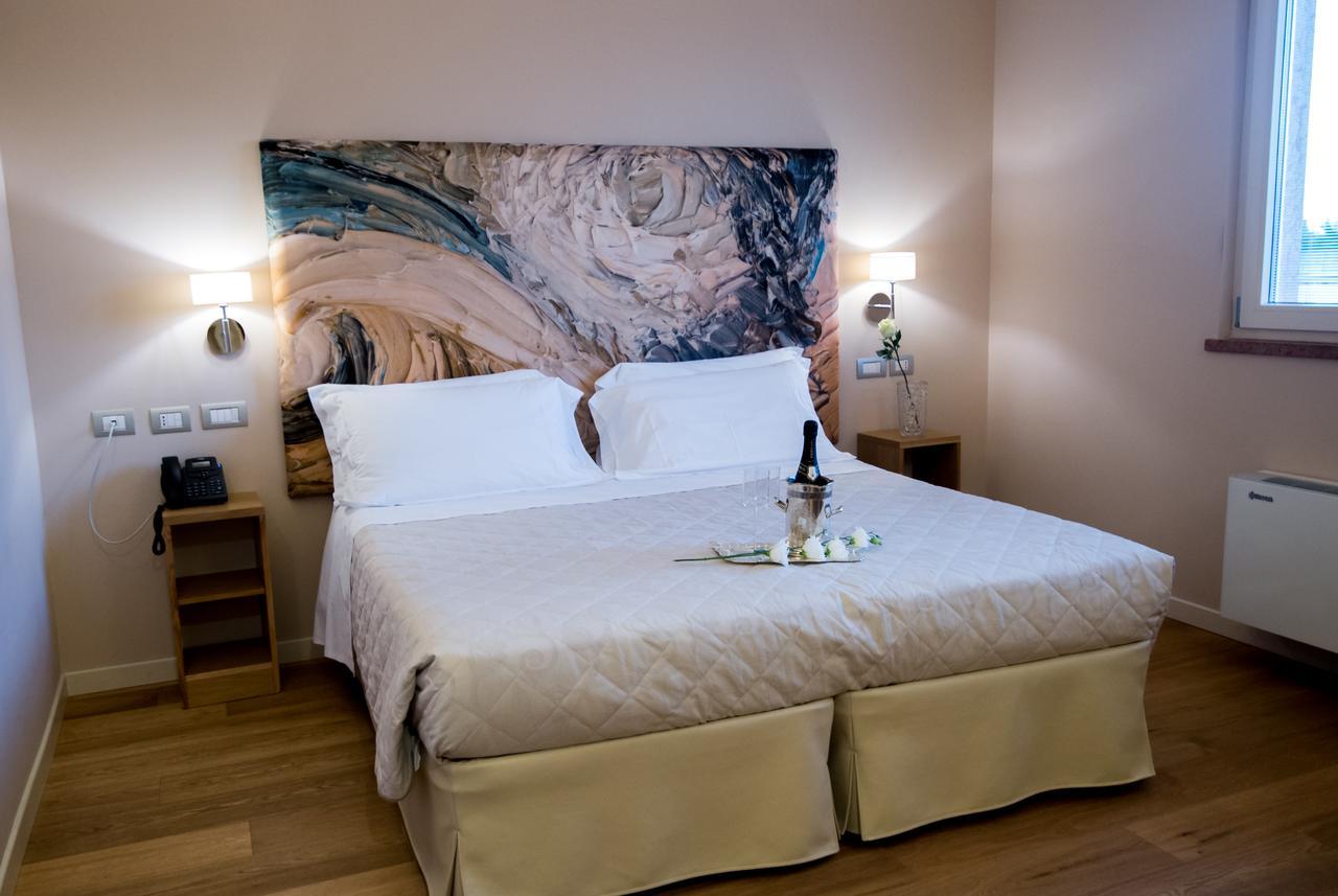 Dolcedorme Garni Hotel ปาร์มา ภายนอก รูปภาพ